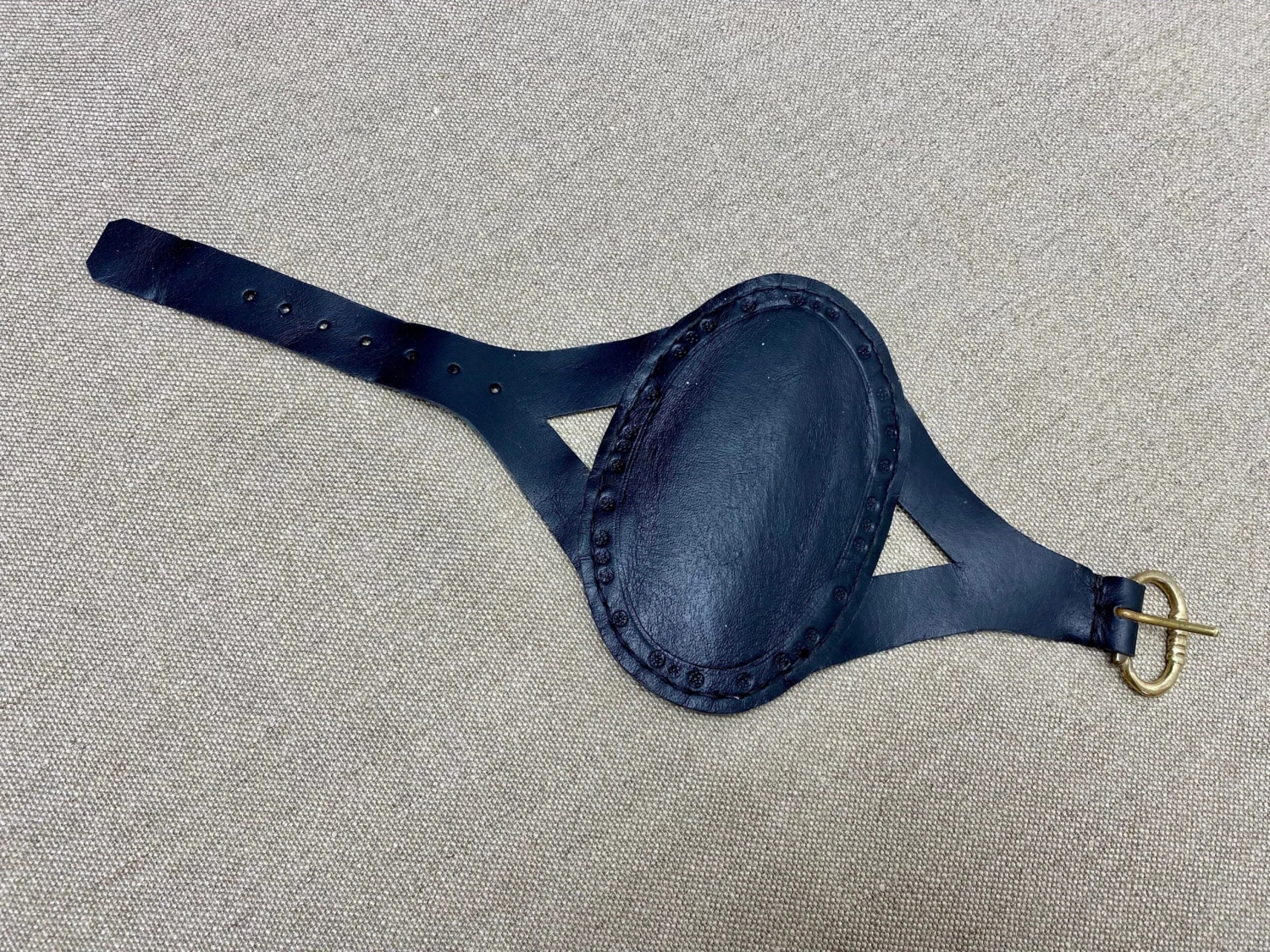 Medieval Oval Archery Bracer - Image 2