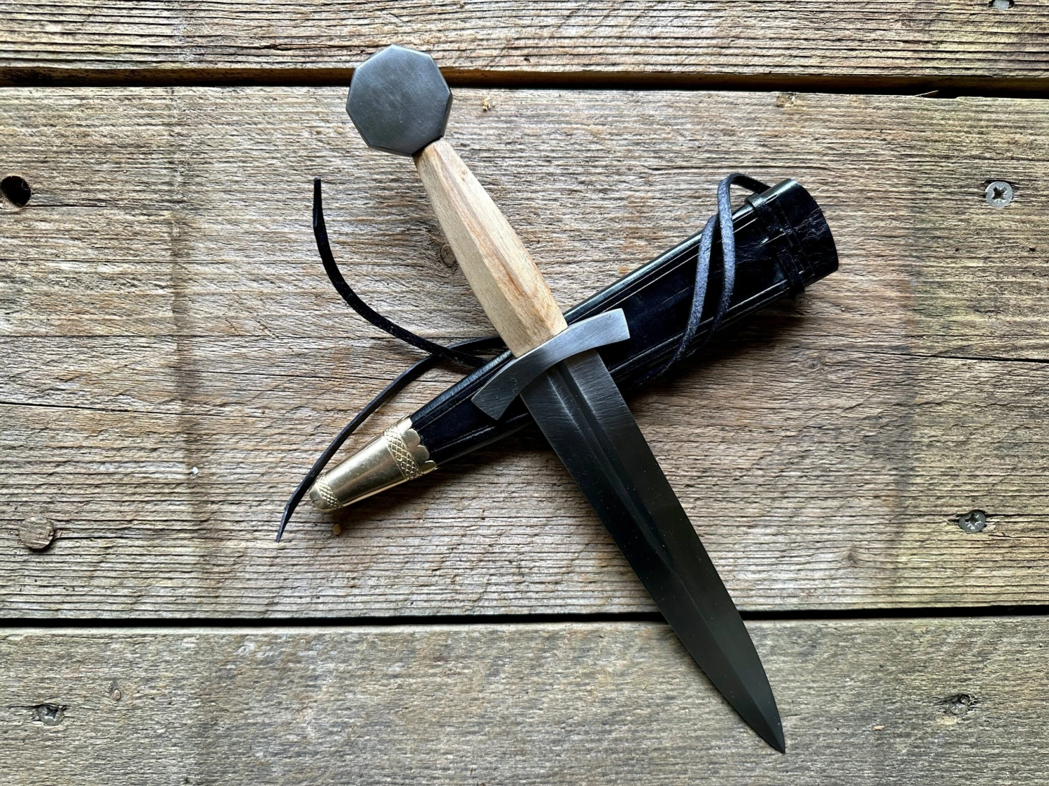 Late 13th Century Quillon Dagger - Image 8