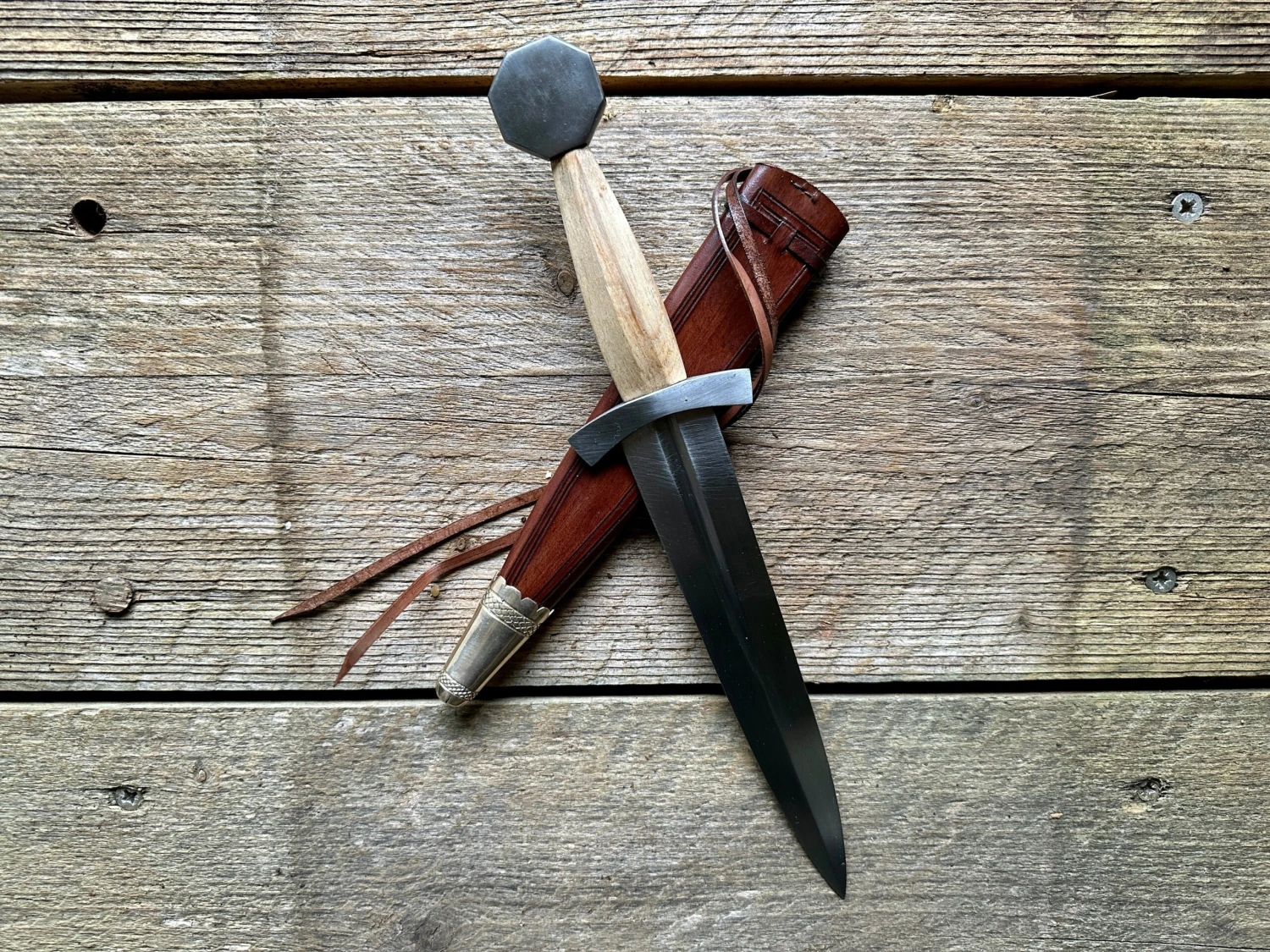 Late 13th Century Quillon Dagger - Image 9