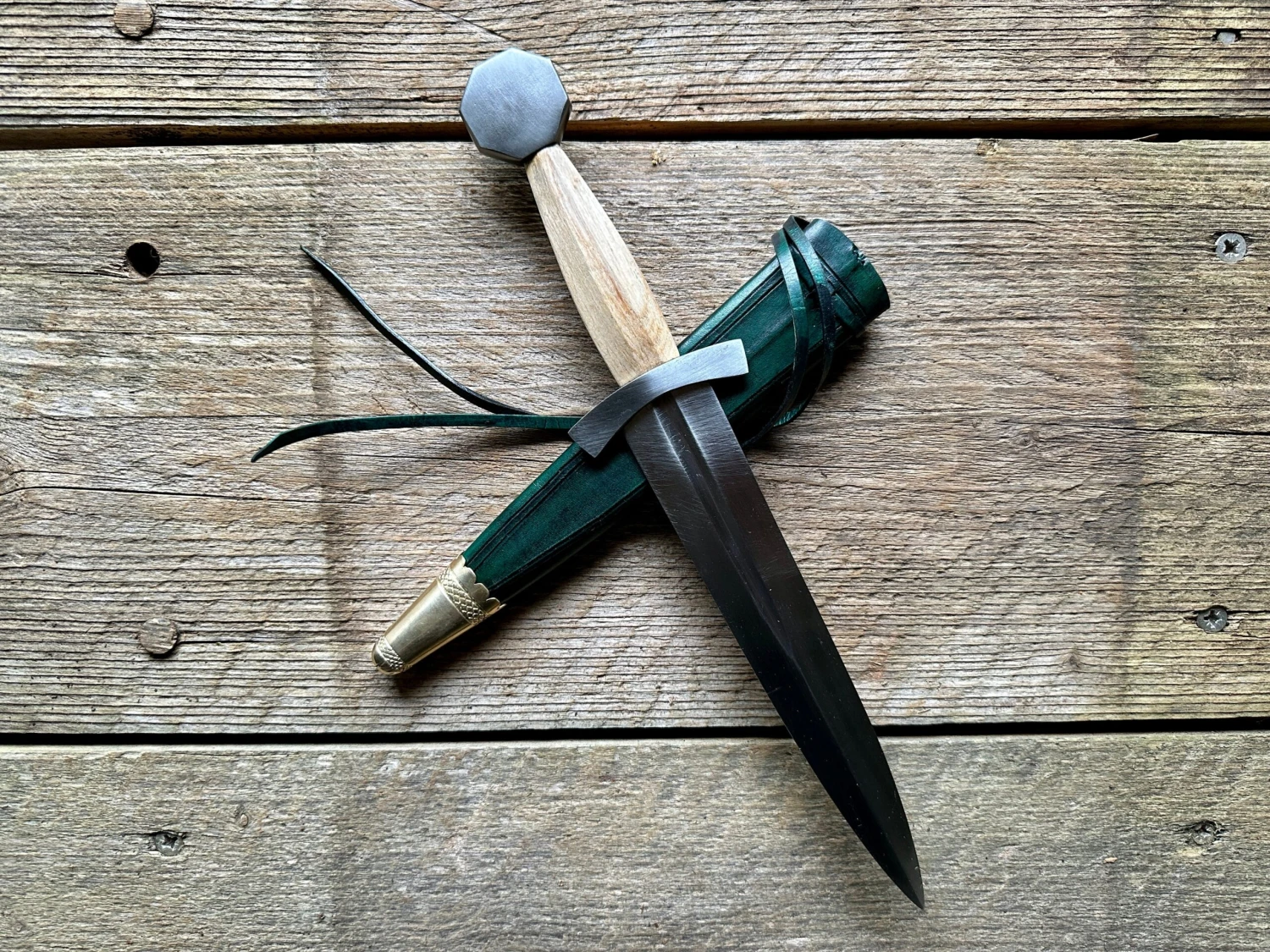 Late 13th Century Quillon Dagger - Image 10