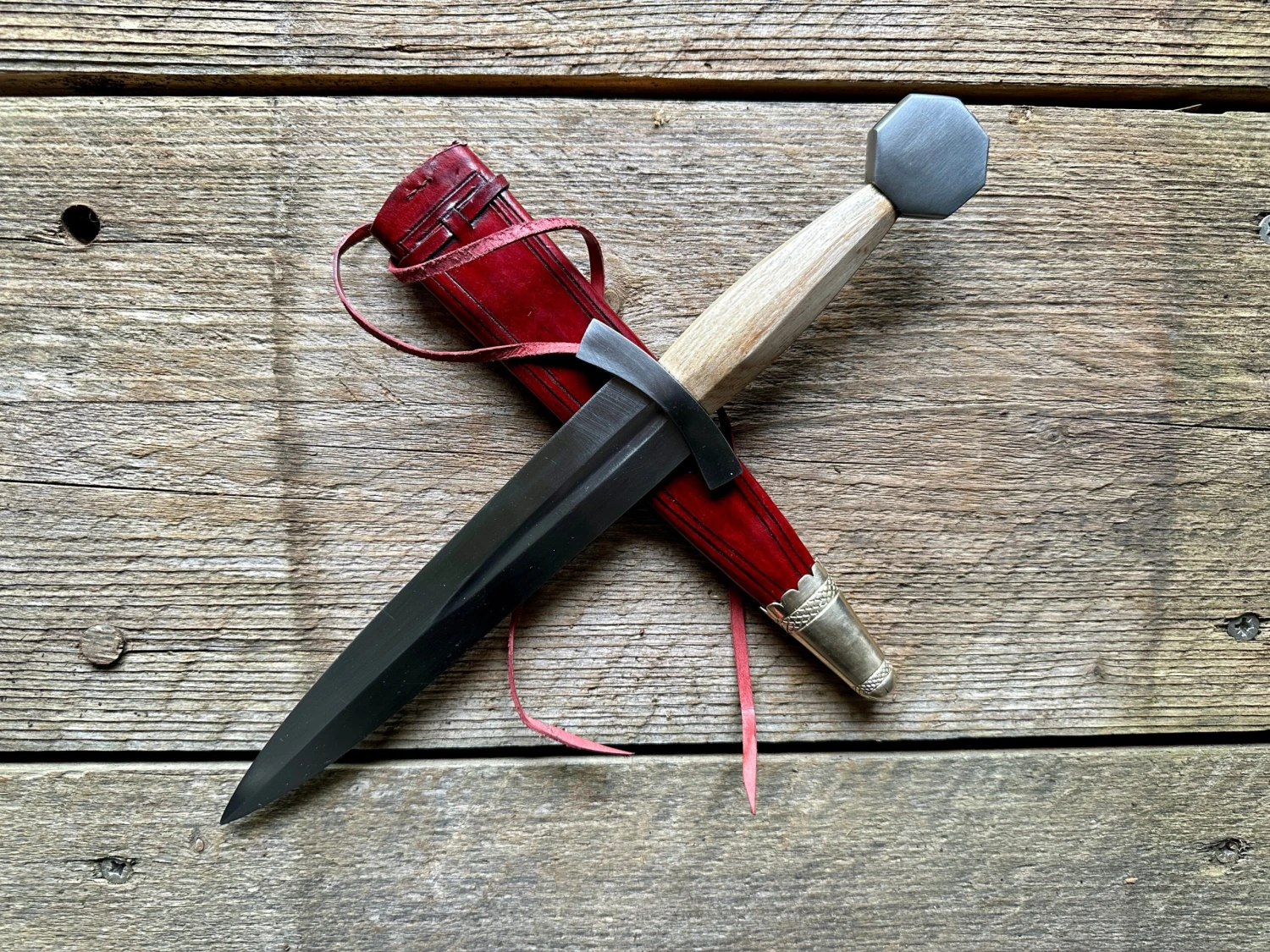 Late 13th Century Quillon Dagger - Image 12