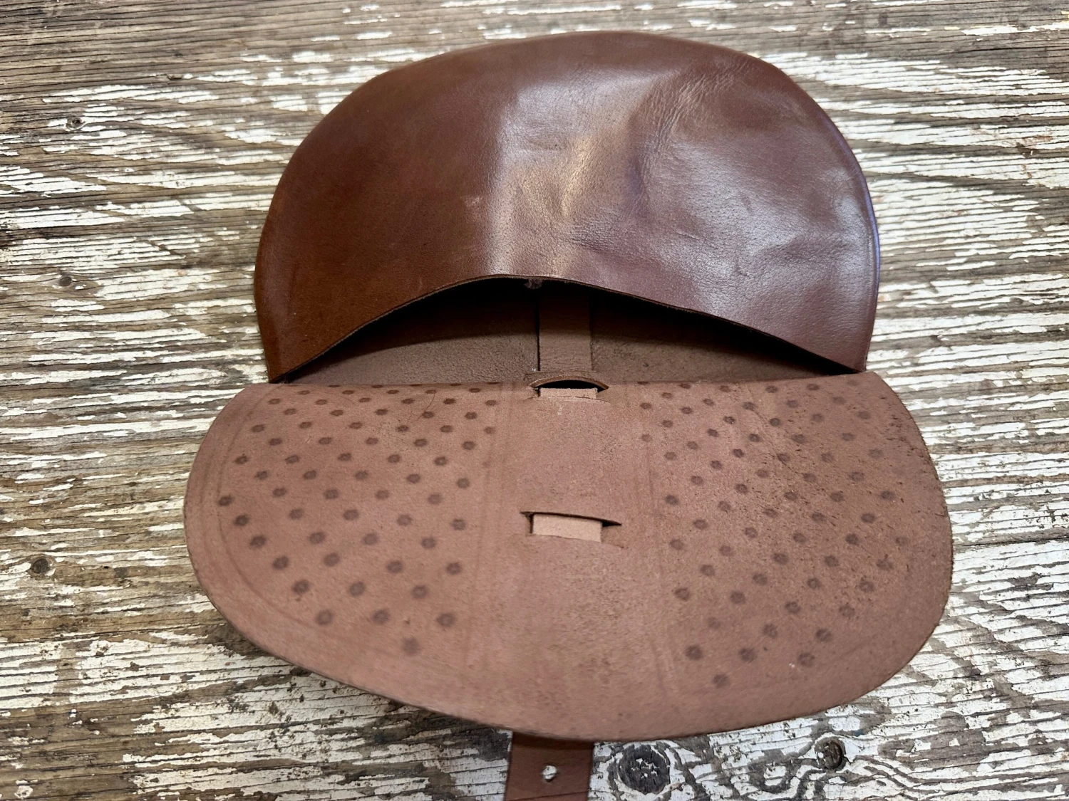 13th-15thC Rounded Belt Pouch - Image 12