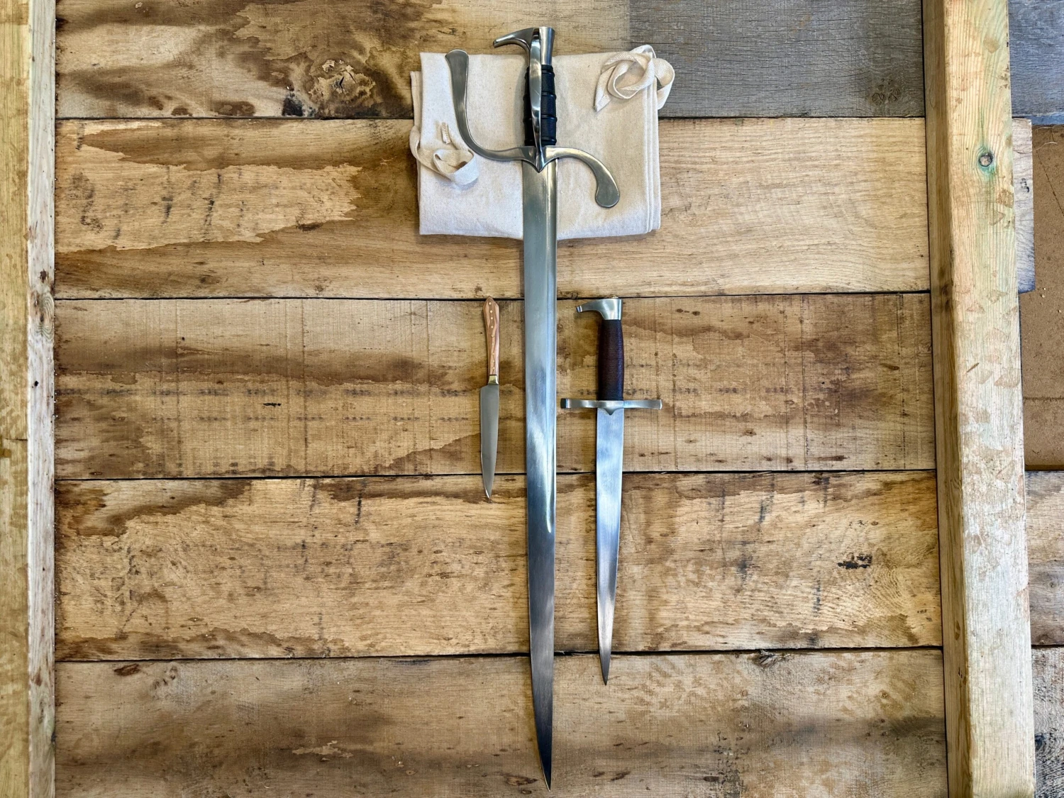 15th Century Wakefield Hanger Sword Bundle - With FREE Sword Bag - Image 5